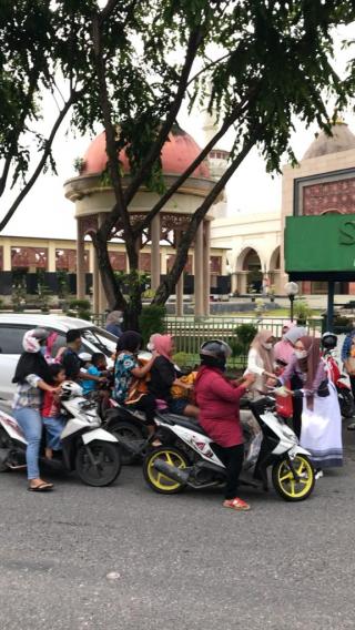 Buka Puasa Bersama, IPRY-KK Berbagi Takjil Gratis untuk Masyarakat