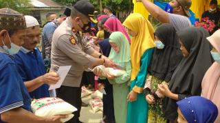 Sambut Bulan Suci Ramadhan, Kompol Sumarno Santuni Anak Yatim dan Dhuafa di Desa Aur Sati