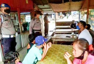 Anggota Polsek Tapung Hulu Rutin Lakukan Ops Justisi,untuk Pendisiplinan Protokol Kesehatan