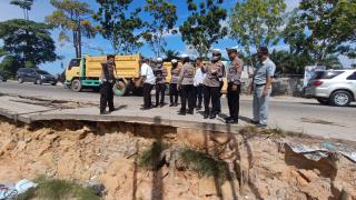 JELANG NATARU 2024 - 2025 DITLANTAS POLDA RIAU DAN ISTANSI TERKAIT SURVEI KONDISI JALAN.