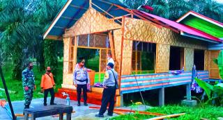 Puting Beliung Porak-porandakan Atap Rumah Warga, TNI POLRI Bersama BPBD Rohul Turun