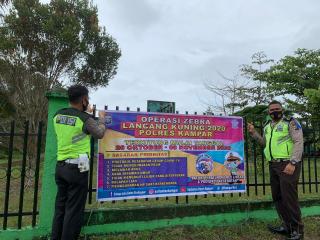 Ops Zebra 2020 : Satlantas Polres Kampar Pasang 30 Spanduk Himbauan di Jalan Bangkinang - Petapahan