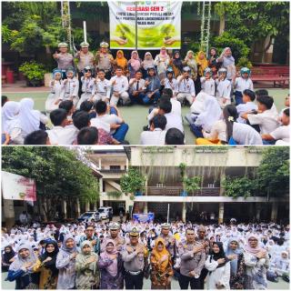 Ditlantas Polda Riau Gelar Police Go To School di SMK PGRI PKU,Tanam Pohon dan Bagikan Helm 