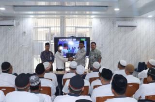 Dukung RUU TNI, Ormas Dan Masyarakat Berbagi Takjil gratis Didesa Sari Galuh