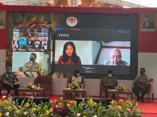 Menteri Lingkungan Hidup dan Kehutanan RI Berikan Penghargaan Kepada Kapolda Riau