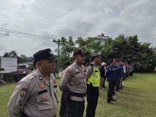 KAPOLSEK KEMUNING PIMPIN APEL KESIAPAN LINMAS DALAM PENGAMANAN TPS SEKECAMATAN KEMUNING