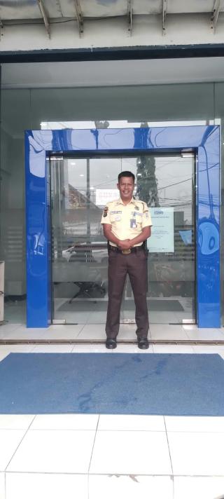Security BRI Unit Pasar Pagi Tembilahan:Garda Terdepan dalam Menjaga Keamanan dan Kenyamanan Nasabah