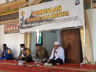 Kapolres Bengkalis Bersama Imam Besar Mesjid istiqomah"Tujuan Hidup Bukan Hanya Untuk Dunia Saja.