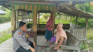 Bhabinkamtibmas Desa Sungai Undan Sambangi Warga untuk Cooling System Pasca Pilkada