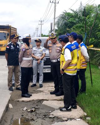 JELANG OPERASI KETUPAT DIRLANTAS POLDA RIAU CEK JALAN LINTAS TIMUR BERSAMA ISTANSI TERKAIT