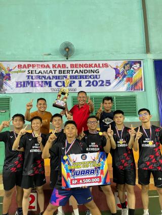 SMAN 1 Bengkalis Juara Turnamen Badminton Beregu "BIM BIM Cup 1 Tahun 2025"