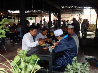 Jumat Barokah Satreskrim Polres Kampar Hari ini,Sediakan Makan Siang untuk Anak Yatim dan Dhuafa