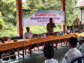POLSEK KEMUNING GENCAR LAKUKAN COOLLING SYSTEM SEMPENA PELATIHAN RT/RW SEKECAMATAN KEMUNING