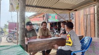 Bhabinkamtibmas Polsek Keritang Ajak Warga Tetap Jaga Kesatuan Jelang Pilkada Serentak 2024