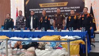 Kanwil Bea Cukai Riau  Konferensi Pers dikantor Bea Cukai Dumai.