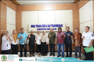 Komisi I Bahas Pengawasan Upah dan Tenaga Kerja Lokal Bersama Disnakertrans
