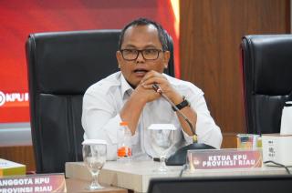 Terima Kunjungan Edukasi Demokrasi SMP IT AL FATIH, KPU Riau Kenalkan Game Ular Tangga Pemilu