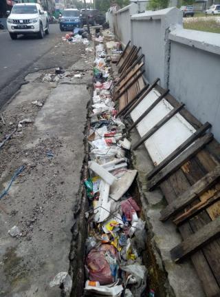 DLHK Bersihkan Tumpukan Sampah di Kota Tinggi