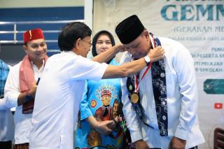 Pemkot Bekasi Raih Rekor Muri Libatkan Ribuan Orang Membaca Dan Tulis Mushaf Quran