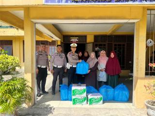 Jelang Nataru, Ditlantas Polda Riau Tebar Kepedulian Lewat Program Jumat Berkah