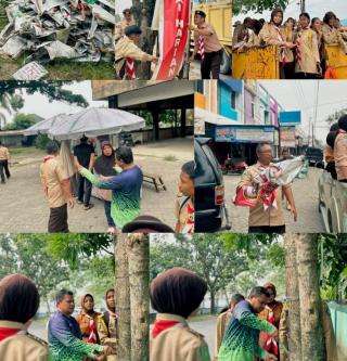 Saka Kalpataru Pekanbaru Bersihkan Baliho dan Paku di Pohon**