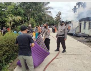 Sijago Merah lalap Sepuluh Rumah Kontrakan.