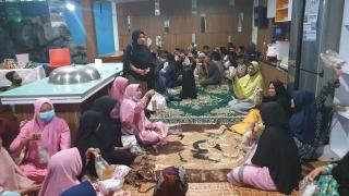 Gelar Jumat Barokah Dirumahnya, Kapolsek Tapung Bersama Istri Undang Anak Panti Asuhan