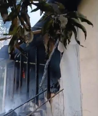 Kebakaran Gegerkan Gang Pinang Parit 21, Rumah Warga Sei Beringin Nyaris Ludes, Aksi Cepat Warga Ceg