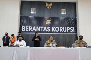 Tim Saber Pungli Polda Riau Lakukan OTT Sekcam Binawidya Pekanbaru