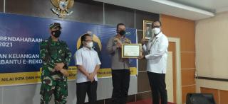 Kapolresta dan Polresta Pekanbaru Terima Dua Penghargaan Terbaik dari KPPN Kota Pekanbaru