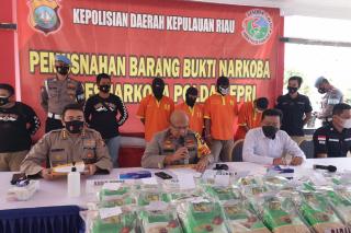 WAKAPOLDA KEPRI PIMPIN PEMUSNAHAN 47 KG NARKOTIKA JENIS SABU