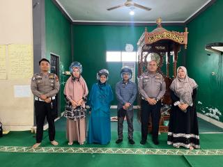 Satlantas Polres Kampar Sosialisasi Lalu Lintas Ke Sekolah Serahkan 3 buah Helm
