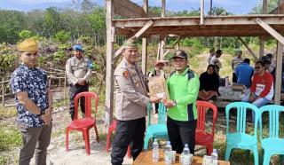 Dukung Swasembada Pangan 2026, Kapolsek Kampar Pimpin Penanaman Jagung Kuartal II di Rumbio Jaya