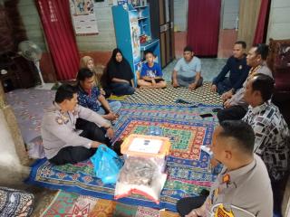 Ketua KPPS Meninggal Dunia Pasca Pemilu, Kapolres Kuansing Sambangi Rumah Duka