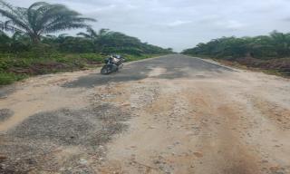 Baru Selesai Dikerjakan,Proyek Peningkatan Jalan Parit Tugu (DAK) Dumai Memprihatinkan