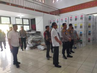Kunjungan Kapolres Kuansing Dalam Rangka Rapat Pleno Perhitungan Suara Pemilu 2024 di PPK 