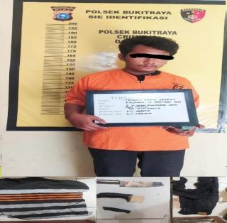 Karena Sakit Hati Teman Sendiri Dihujam Dengan Sebilah Pisau