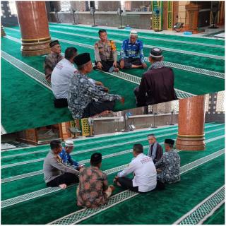 Kapolsek Reteh Sosialisasikan Pilkada Damai di Masjid Jami Pulau Kijang