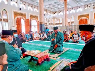 Sampang Sitepu Ucapkan Syahadat dan Resmi Bernama Abdul Aziz Al Faruq