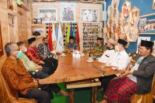 DPW PKS Riau Silaturahmi ke Santri Tani Nahdatul Ulama RA Kopi Aren