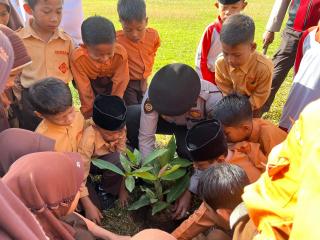 Kasat Samapta Sapa SDN 002 Sipungguk, Green Policing Tumbuhkan Cinta Lingkungan Sejak Dini!