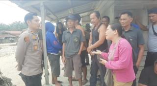 Warga Protes, Rencana Semenisasi Jalan Dibatasi, Puluhan Emak Emak Hadang Mobil Material